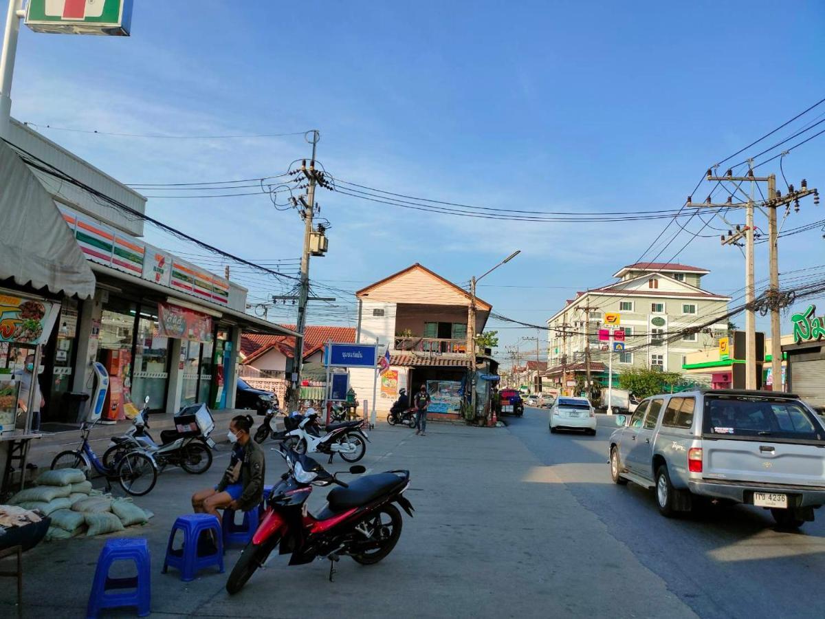 Motel Tisaraporn Resident à Ban Khlong Song Extérieur photo